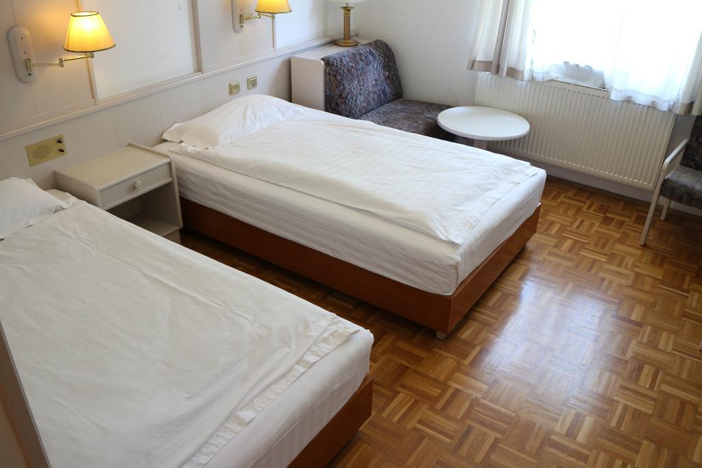 Hotel Wasserpalast - Breakfast For Free!!! Graz Chambre photo