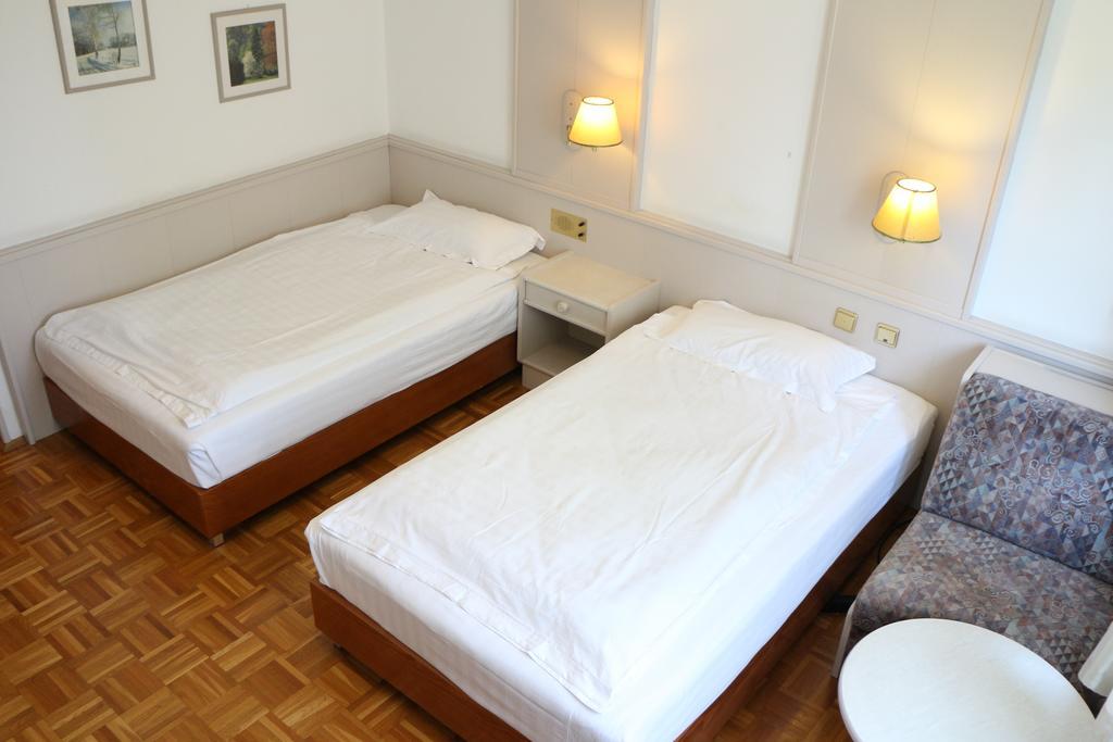 Hotel Wasserpalast - Breakfast For Free!!! Graz Chambre photo
