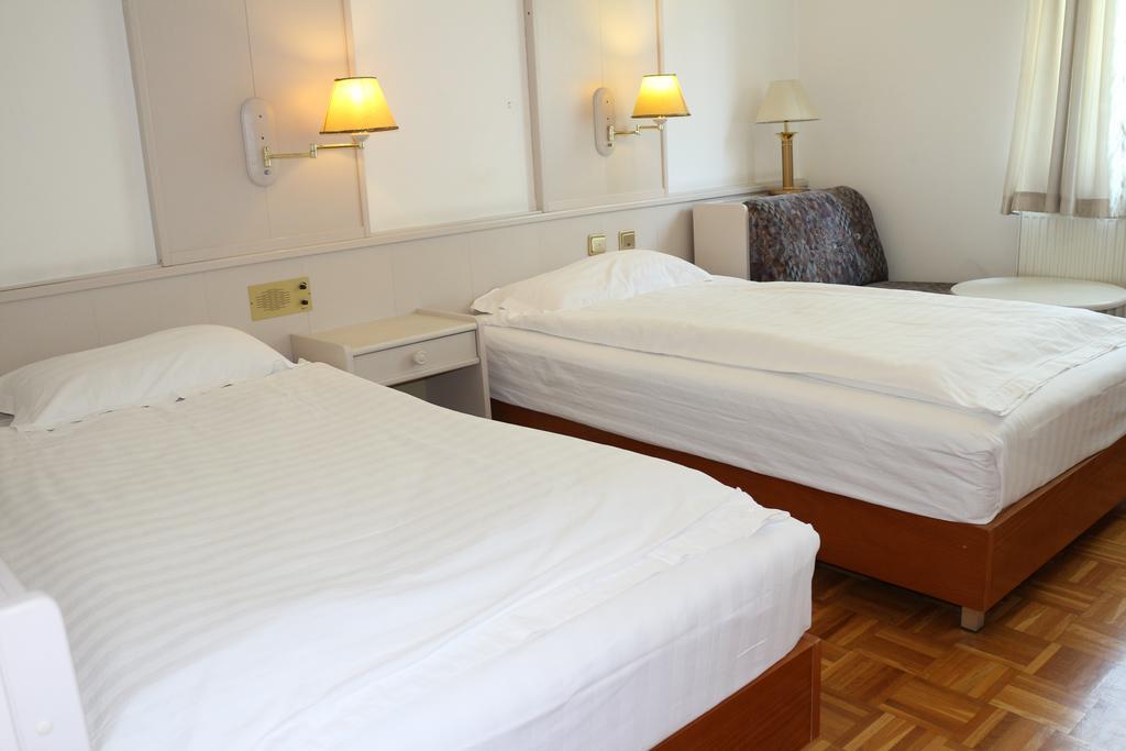 Hotel Wasserpalast - Breakfast For Free!!! Graz Chambre photo