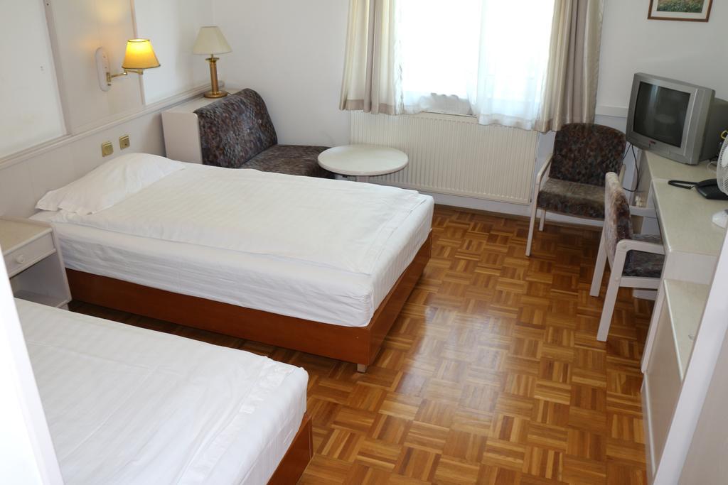 Hotel Wasserpalast - Breakfast For Free!!! Graz Extérieur photo
